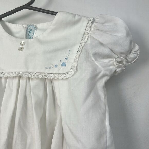 Pastels white bubble romper with bib collar and embroidery EUC size 0-3 m - Picture 3 of 9